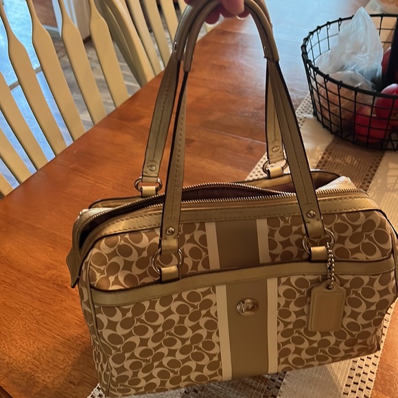 Coach purse-Amazing Condition-I do welcome trades - Picture 8 of 8